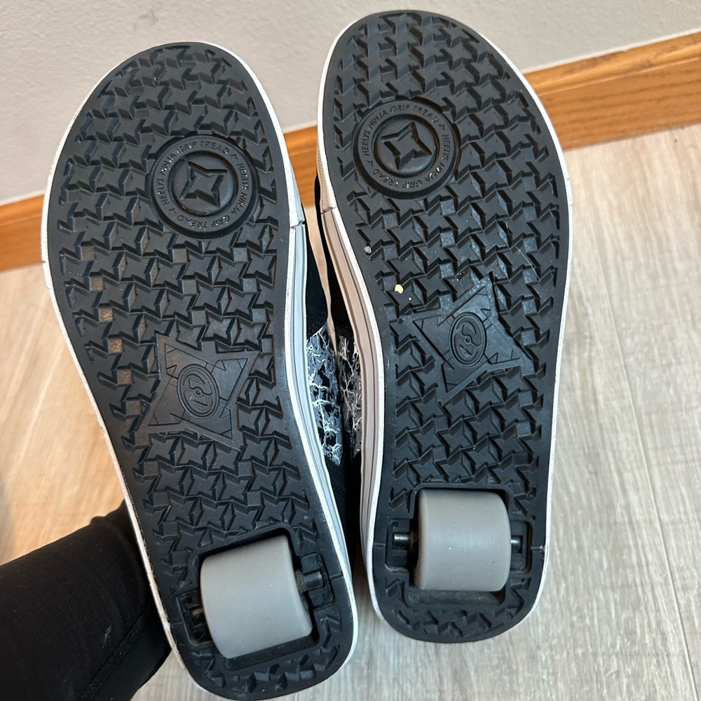 HEELYS Shoes Black and White - Picture 3 of 5